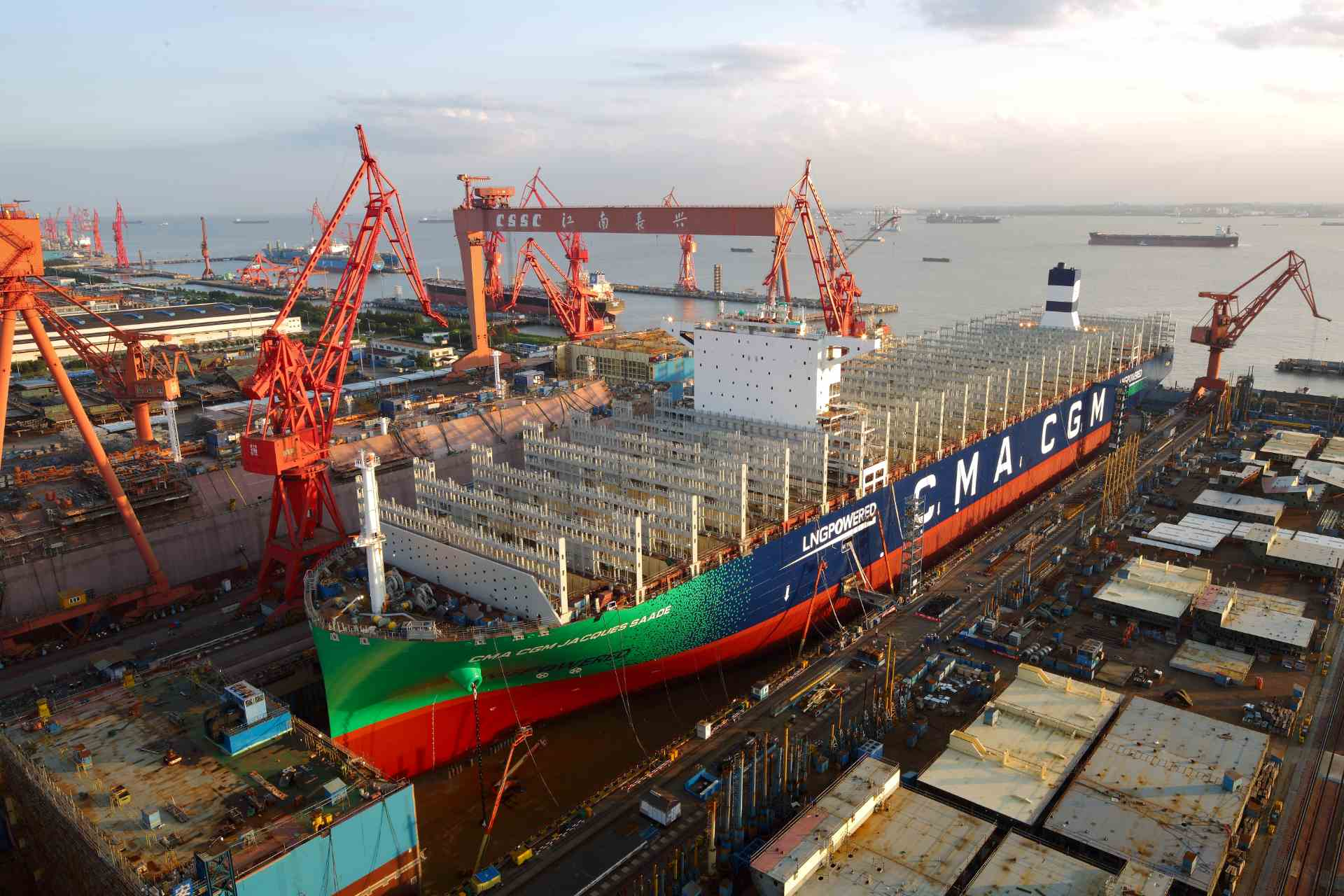 Tidal wave of new container ships: 2023-24 deliveries to break record